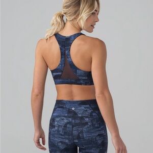 Lululemon Invigorate Bra size 10 transition multi midnight navy B/C cup